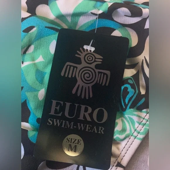 Bikini - Picture 2 of 2